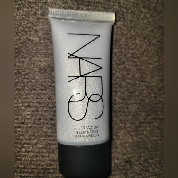 HTF🎅Illuminator Need🎅BN*No Box* HTF LE NARS 0.57 OZ Silver Factory Illuminator - Picture 7 of 10